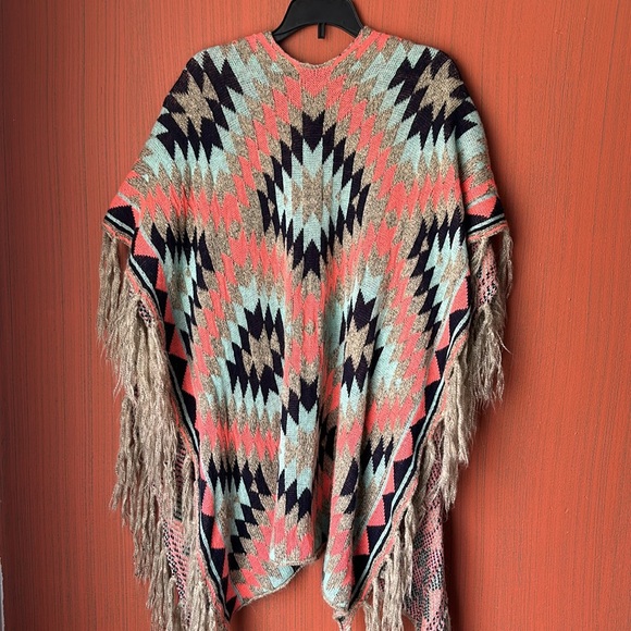 Ellie and Kate Aztec Poncho OS - Picture 6 of 6